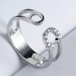 The Bling Safety Pin Ring luxury adjustable in 925 and cubic zirconia.
